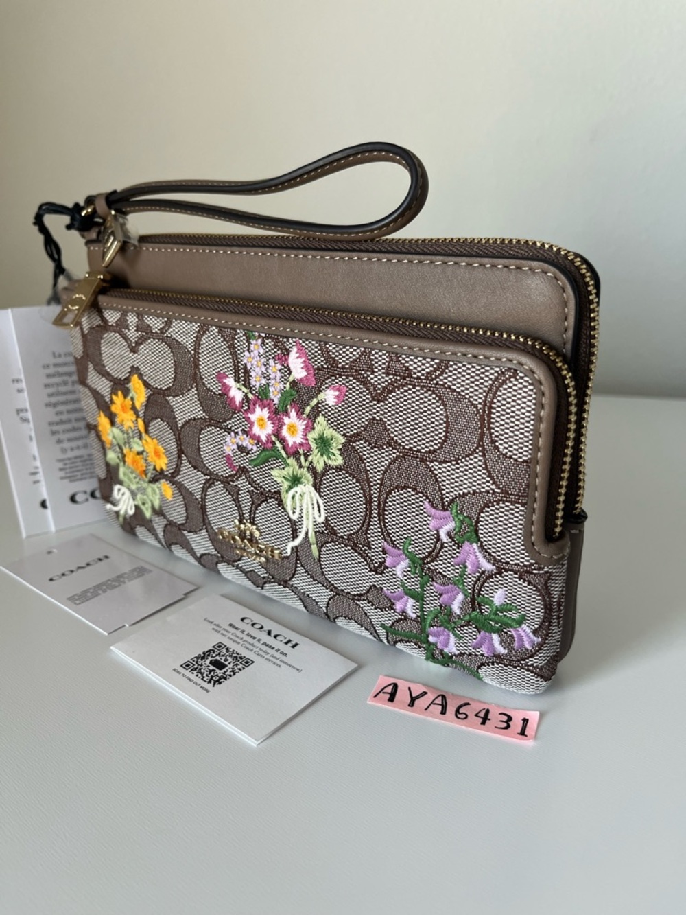 Coach Large Double Zip Wristlet🎈🎈